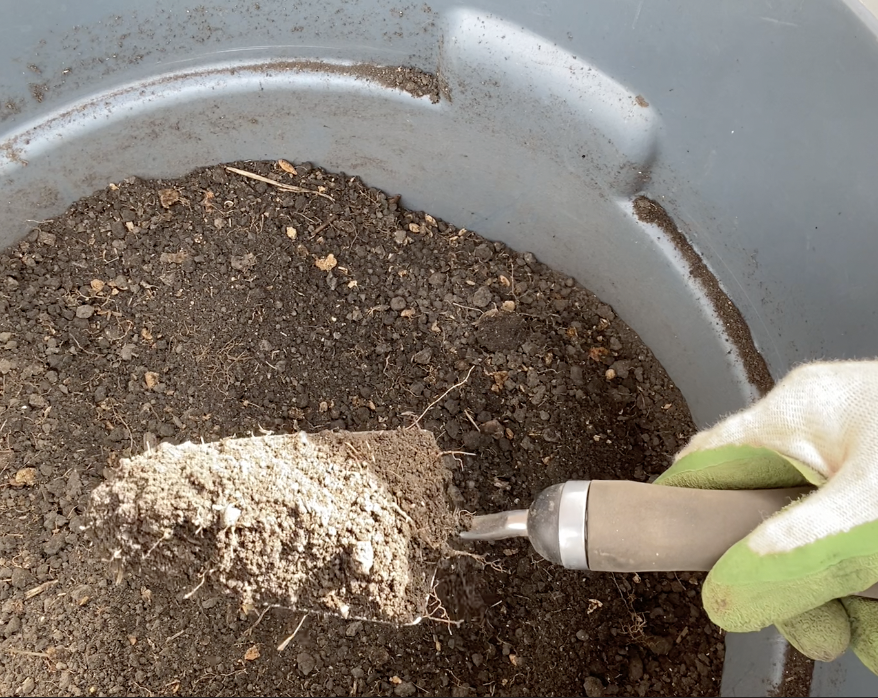 Here's My No Fail, Super Simple, DIY Seed Starter Mix